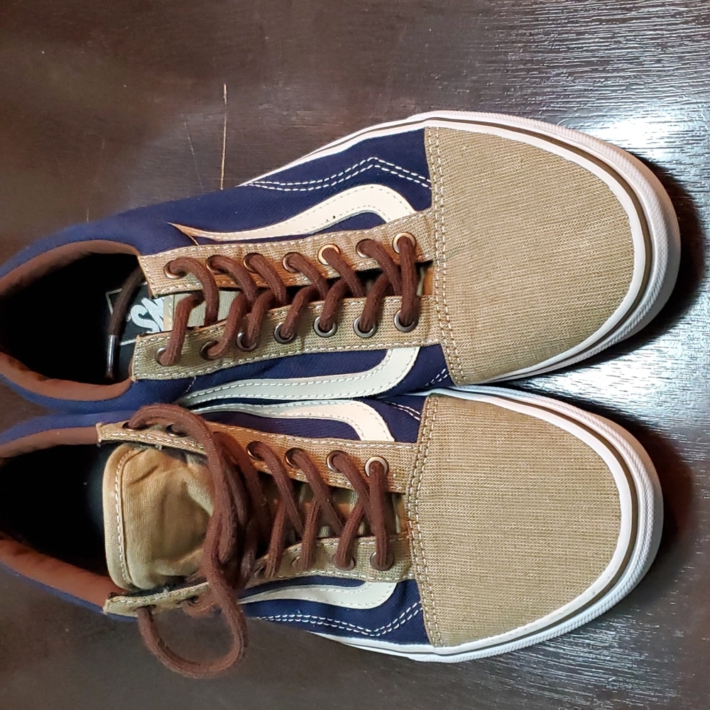 Vans shoes size 8 men or size 10 women